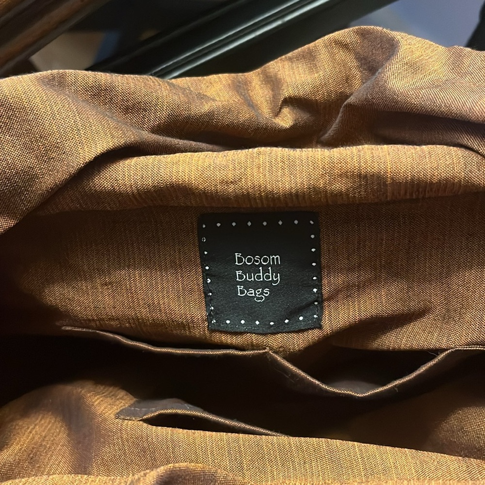 Bosum buddies like new hand bag. - Picture 8 of 9